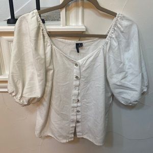 Linen blend cream/white blouse with puff sleeve